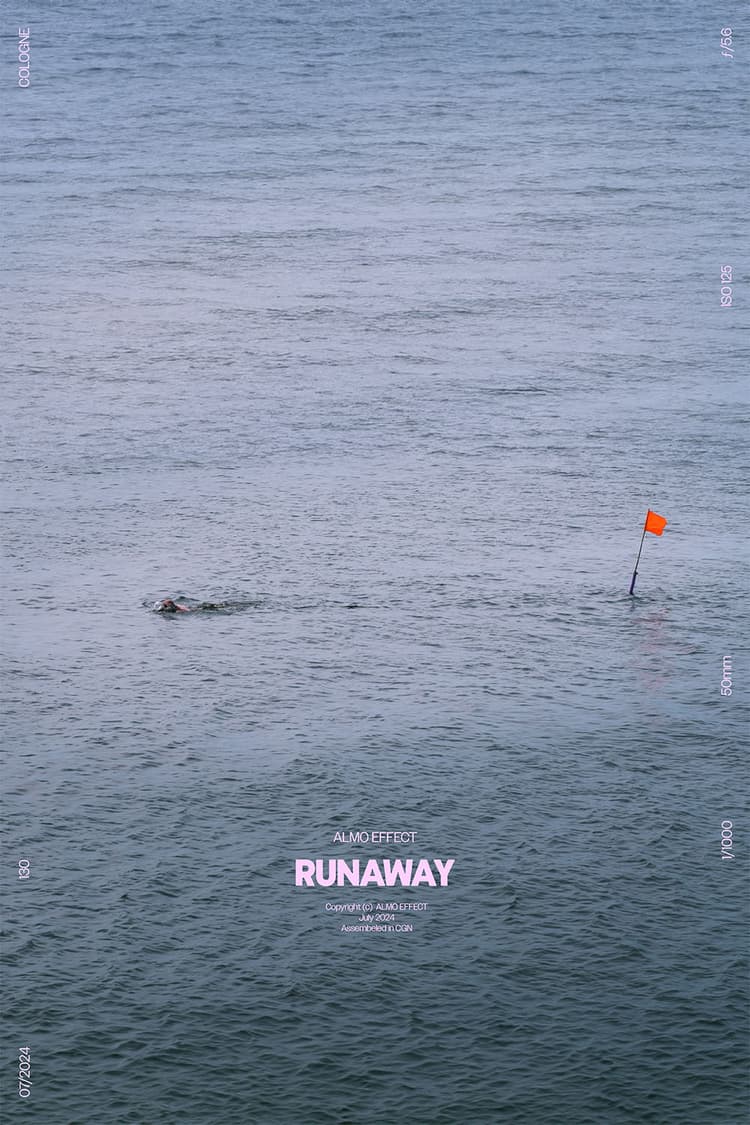 While the whole frame is filled with a cutout of a little wavey ocean which is reaching from bottom of the image to the horizon on the right middle of the image a buoy with a red flag is shown. On the opposite left side a person is swimming away from this flag. On the second third of the image ‘ALMO EFFECT RUNAWAY’ is written, as well as some camera data and date, location and design number of the artwork.